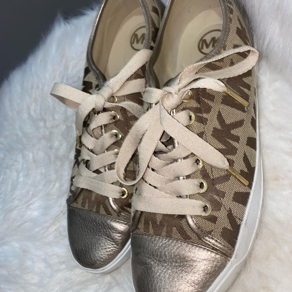 ⭐️SOLD⭐️ Michael Kors Sneakers 👟 - Picture 4 of 5
